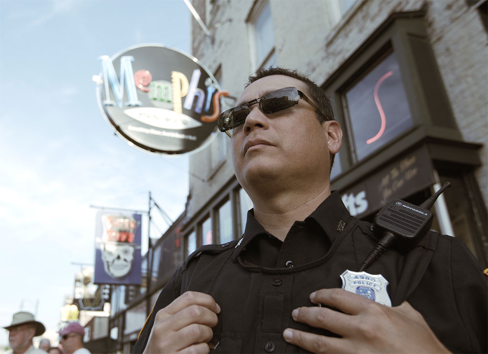 Officer-under-Memphis-sign-Beale